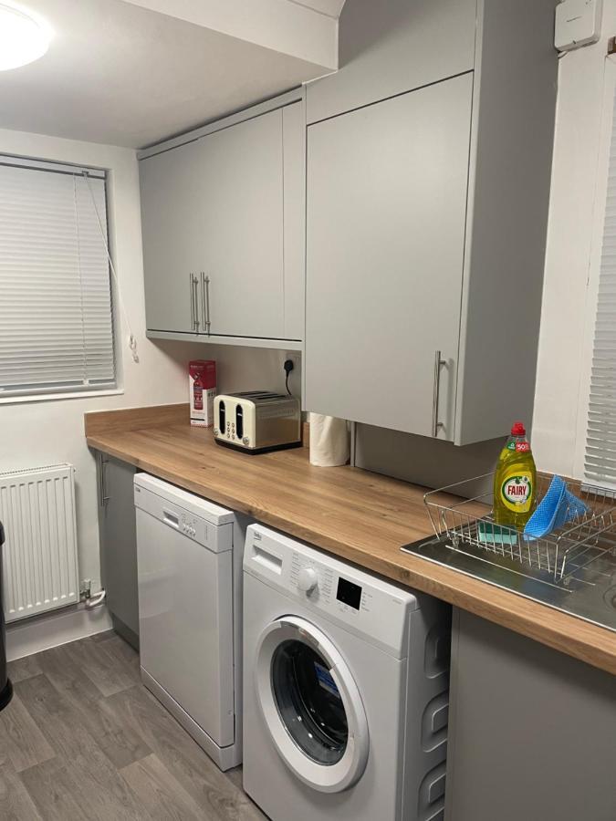 Comfy Home For Contractors And Families With Free Parking - Sage View Aldershot Exterior photo